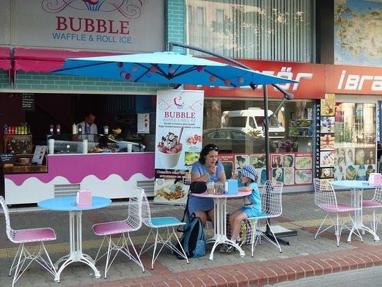 Bubble Waffle & Roll Ice